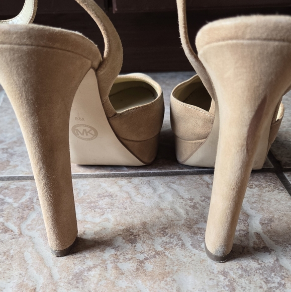 🔥🔥🔥SALE🔥🔥🔥Michael Kors Tan Suede Platform Sandals - Picture 3 of 6